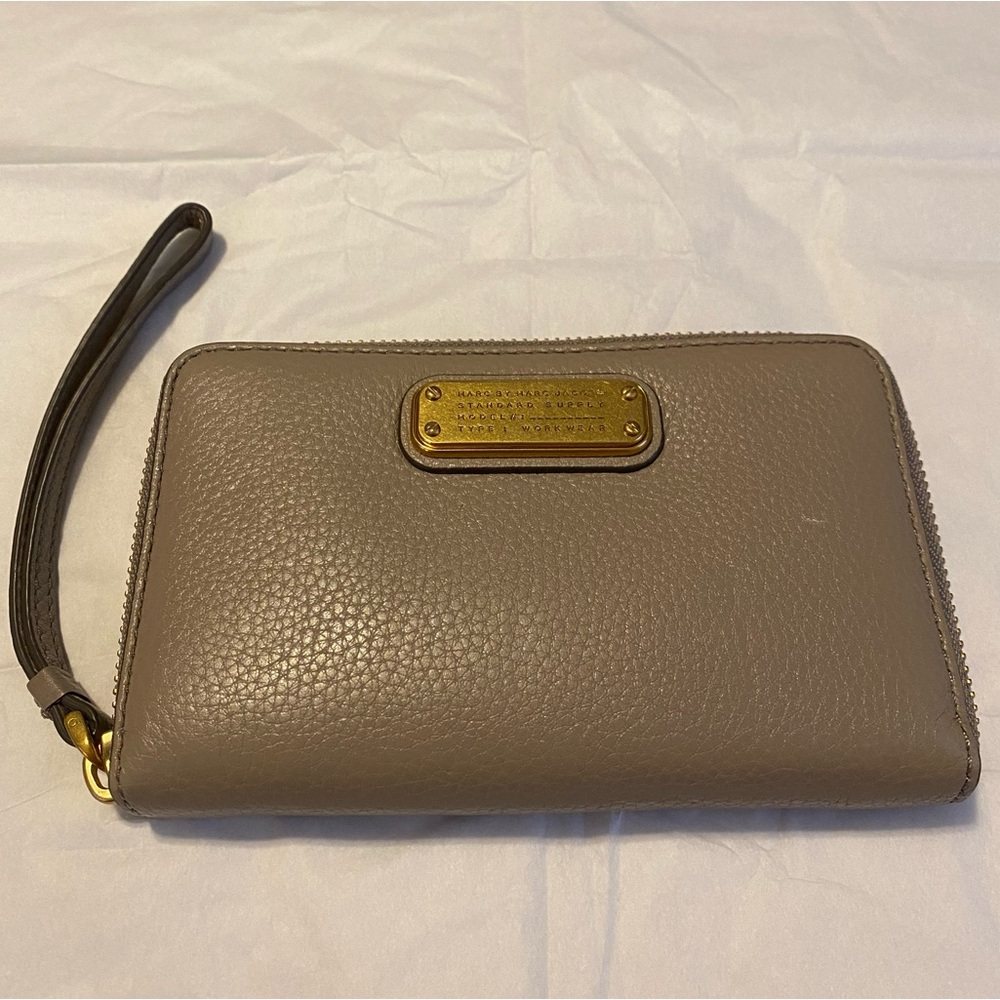 Marc by Marc Jacobs Q Wingman Wristlet (NWT) - Taupe